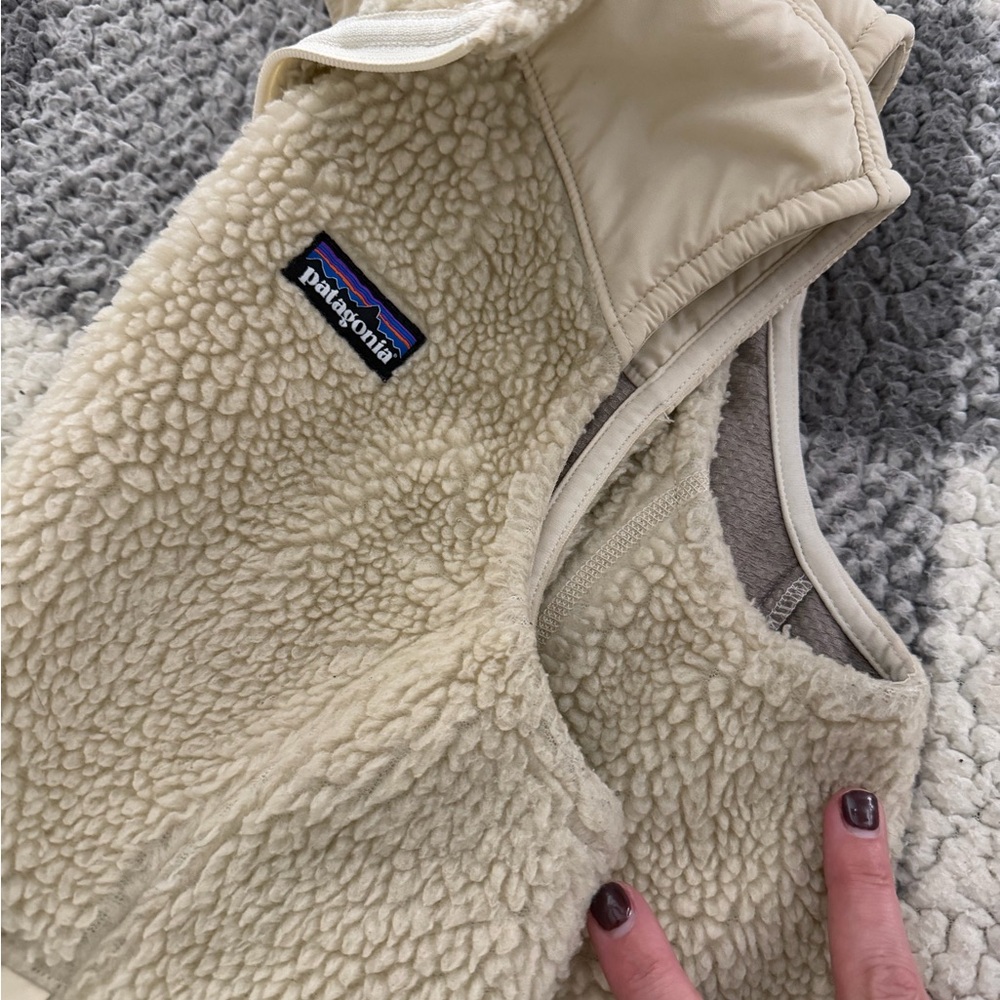 Patagonia Cream Sherpa Vest with Logo Patch - Picture 3 of 5